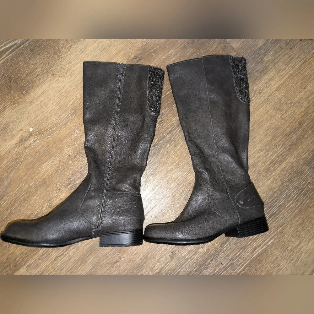 Life Stride Comfort System Women's Moto Boot. Size 9.5W